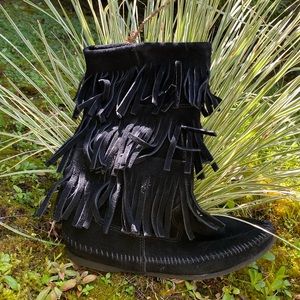 Minnetonka Fringed Black suede boots (size 10)